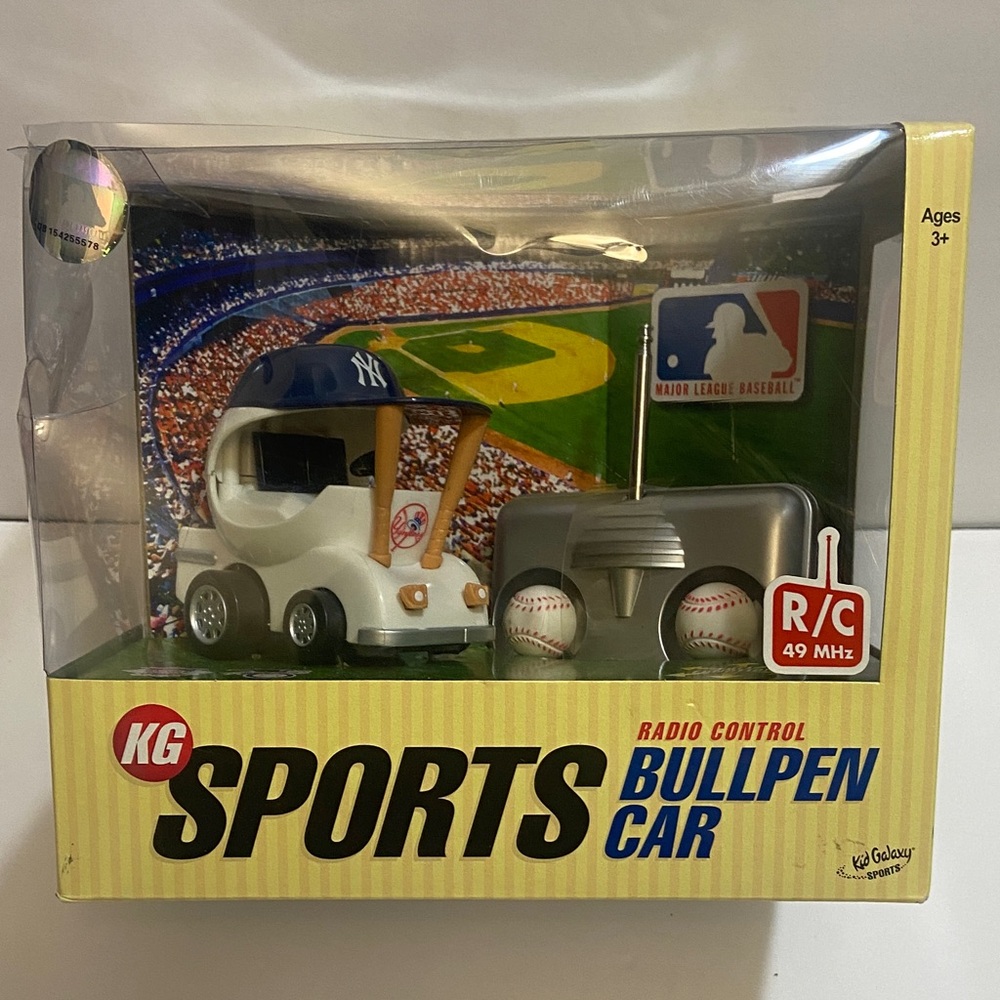 Kid Galaxy Nee York Yankees Radio Control Bullpen Car NEW
